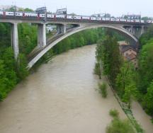 Das Hochwasser im Mai 2015 führte in der Stadt Bern zur Überflutung der Uferwege. Im Bild der Lorraineviadukt in Bern.