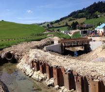 Bau einer neuen Brücke im Groggenmoos.