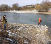 Aufnahme einer Buhne an der Aare in Belp. Die Aufnahme erfordert tagelangen Einsatz von ausgebildetem Personal. Mit guter Vorbereitung können diese Einsätze deutlich be-schleunigt werden, ohne an Qualität zu verlieren. 